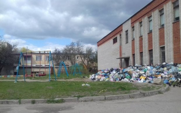 Львів'яни відсвяткували Великдень серед сміттєвих гір