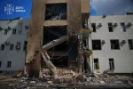 Наслідки удару російського дрона по будівлі телеканалу в Києві