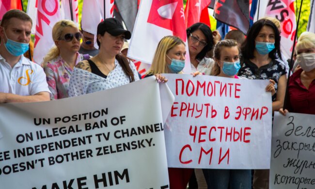 Журналісти закритих медіа прийшли на форум YES, щоб розповісти про ситуацію зі свободою слова в Україні
