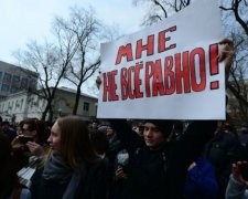 Кількість затриманих у Москві виросла до 800
