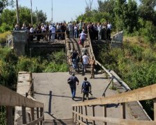 Зеленський стежитиме за кожним кроком у Станиці Луганській: бойовикам дорога закрита, відео