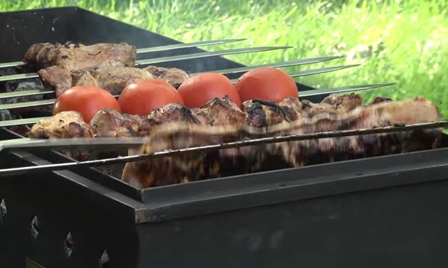 Шашлик, скріншот: YouTube