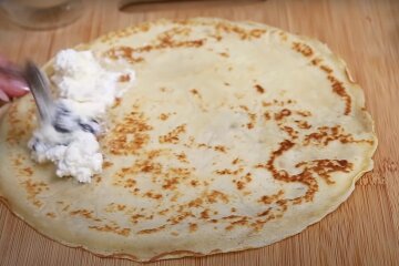 Приготовление блинов, скриншот: Youtube