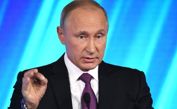 Путін знову чіпав дітей, з'явилося скандальне відео: Чого ти заплакала?