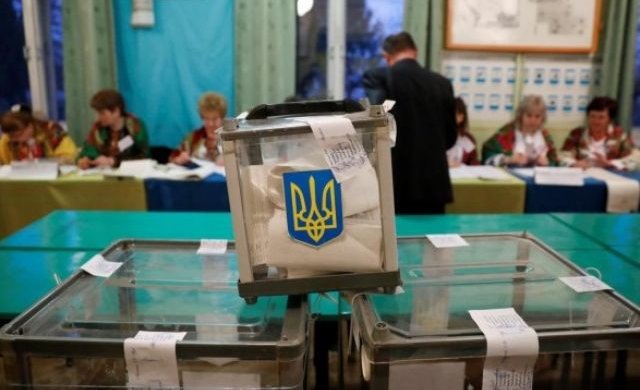 Харків'яни вручили мандат другу Зеленського: скандальний директор "Кулиничі" пролетів повз Раду