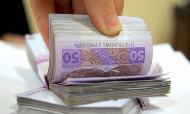 Киевский чиновник хотел заработать на АТОшнике почти миллион