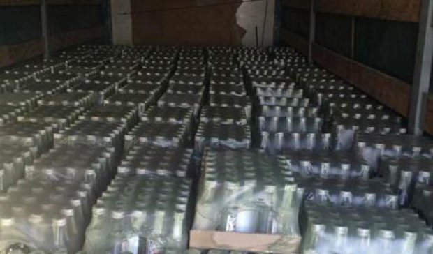 В зону АТО везли 10 тысяч бутылок контрабандной водки