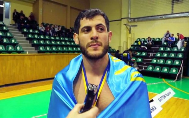 Чемпіон світу з MMA втік від чеченського спецназу