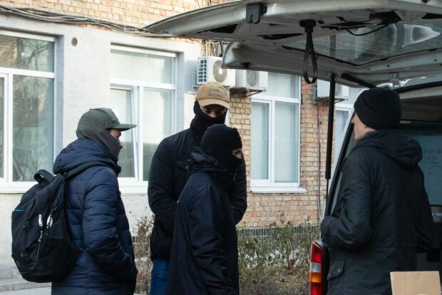 До офісу партії Порошенка нагрянуло ДБР, другий обшук за день: "Люди з прихованими обличчями заблокували вхід"