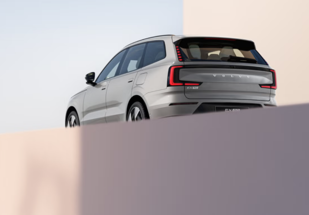 Власник нового Volvo EX90 ледь не загинув на шосе: чоловік створив сайт скарг на всі негаразди з авто