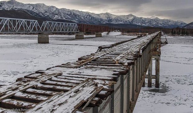 Самый страшный автомобильный мост в мире: в шаге от трагедии (фото)