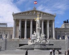 У парламенті Австралії яскравим жестом підтримали Україну