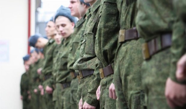 Четырех украинцев посадили за уклонение от армии