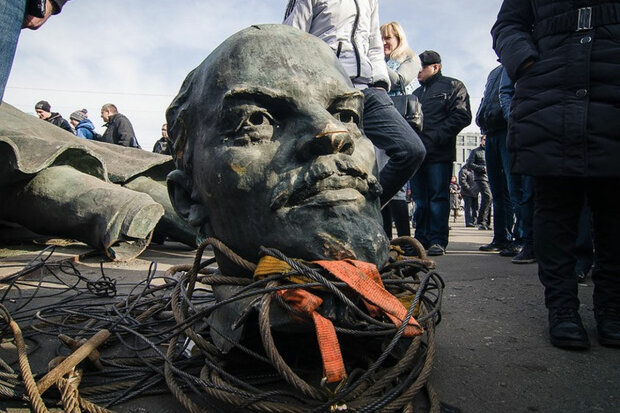 Харків'яни зіб'ють Леніна з ніг, досить вже: "Чекав десятки років"