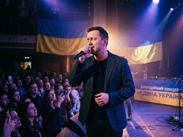 український співак концерт сцена мікрофон