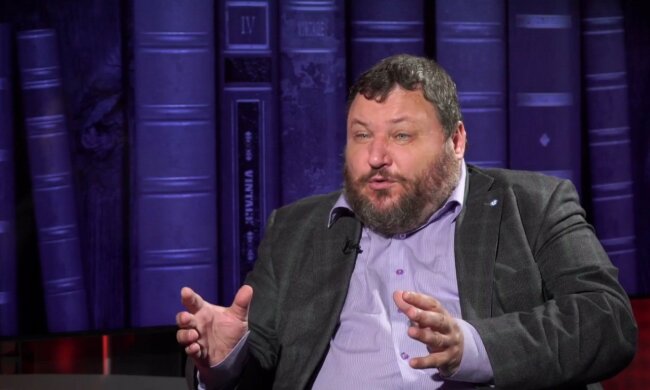 Ми маємо справу, навпаки, з людьми з несформованою ідентичністю, - науковець