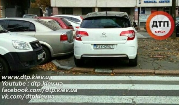 Киевлян возмутил оригинальный "гений парковки"