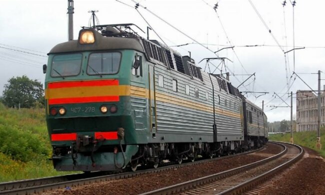 Во Львове мужчина кинулся под поезд