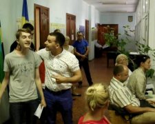Фальсификации, интриги, скандалы: история с нападением депутата на школьника набирает обороты