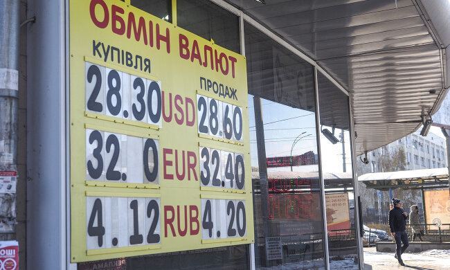 Курс валют на 1 ноября: гривна вырвалась из лап доллара