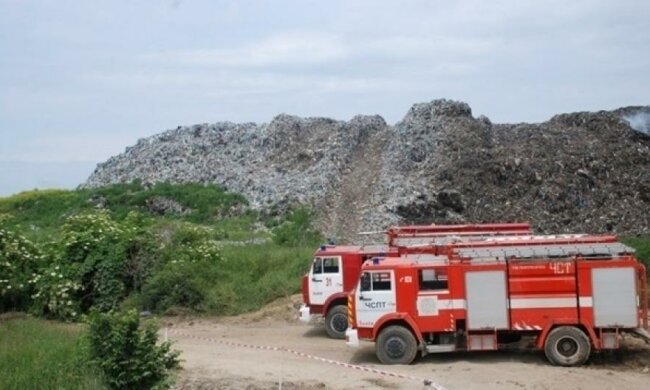 Возле Львова горит еще одна свалка