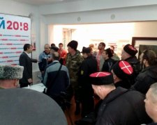 "Козаки" розгромили штаб Навального
