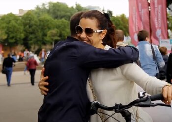 Объятия, скриншот: Youtube