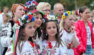 Во Львове стартовала акция по сбору вышиванок для жителей Донбасса