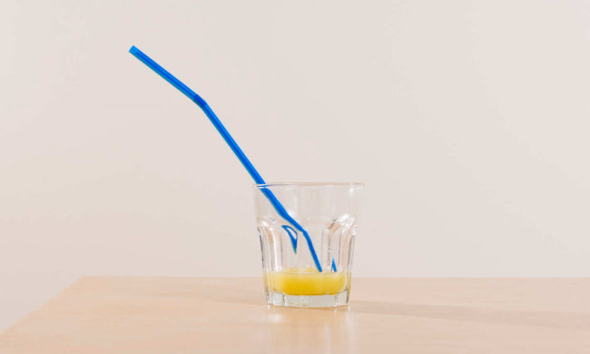 Жінка тижнями пила сік і воду, тепер у неї незворотні пошкодження мозку