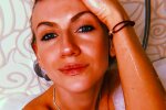 Оголена Нікітюк показала, як виглядає без фільтрів і макіяжу: "Як красивіше?"