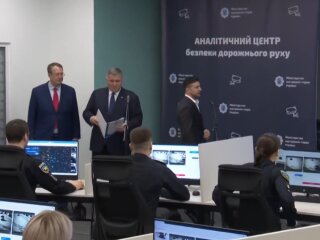 Презентация автоматической фиксации нарушений ПДД, фото: Facebook / Офис Президента