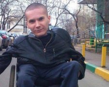 Росіяни шиють колясочнику побиття омонівця