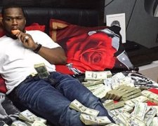 Зірковий репер 50 Cent «погорів» на фото з готівкою (фото)