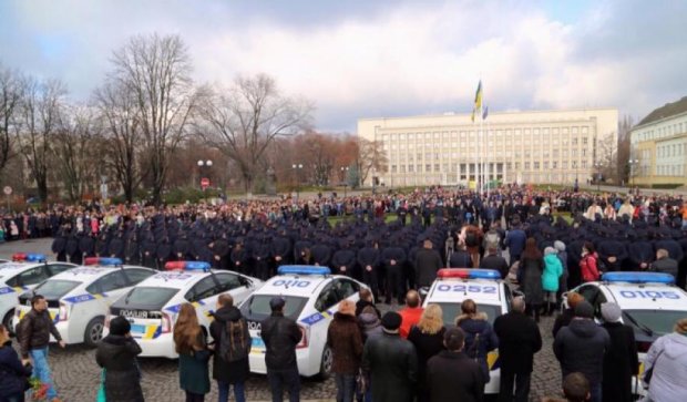 В Ужгороде 250 патрульных присягнули на верность Украине (фото)