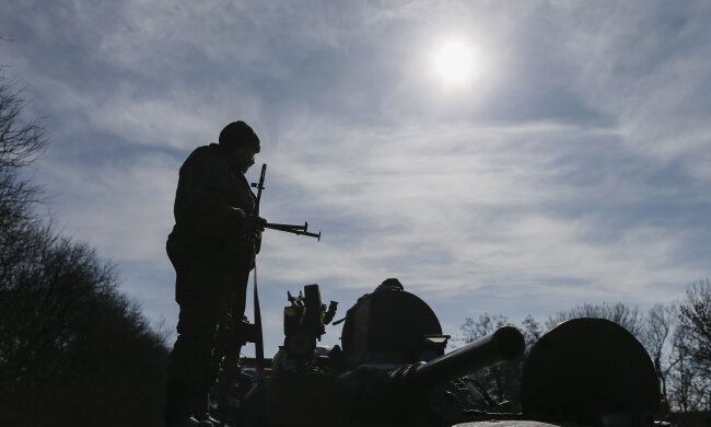 Маленькая украиночка держала в руках память о погибшем герое: эта девочка заставила плакать миллионы глаз, фото