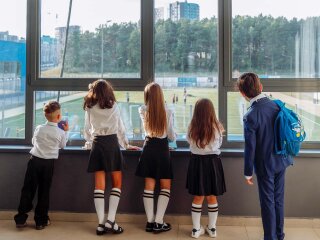 Початкова школа, учні в класі