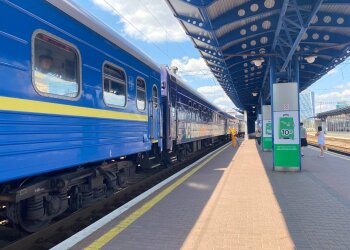 Перон, вагон, поезд, "Укрзалізниця"