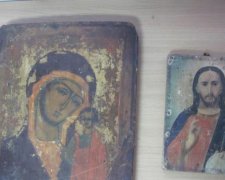 На Сумщині намагалися вивезти до Росії старовинні ікони та раритетні ваги