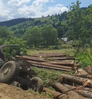 Перевернулся лесовоз, скриншот с видео