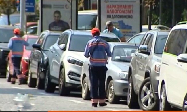 У Запоріжжі депутат і генерал поліції влетіли на гроші, сидячи за кермом - "олені" парковки