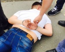 Поліцейський торгував документами силового відомства