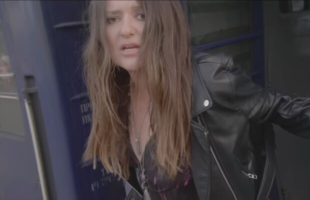Наталія Могилевська, кадр із кліпу на пісню "Позивний"