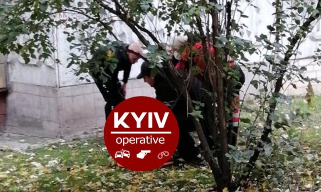 В Киеве парень свалился с шестого этажа и выжил: как кошка
