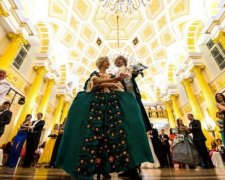 Соцсети хохочут над "элитным" балом в Днепре