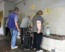 Дорожче за ковбасу: українці віддадуть за воду останню "заначку"