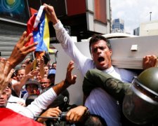 Протистояння у Венесуелі: постраждало понад півсотні людей