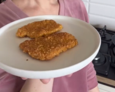 Курячі відбивні і кукурудзяній крихті, кадр з відео