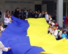 У Києві створили найбільшу карту України з вишиванок