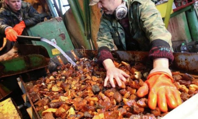 СБУшник «кришував» нелегальний видобуток бурштину