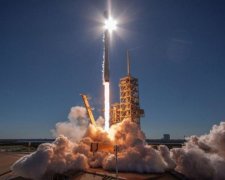 Інтернет почекає: Маск переніс запуск ракети Falcon 9